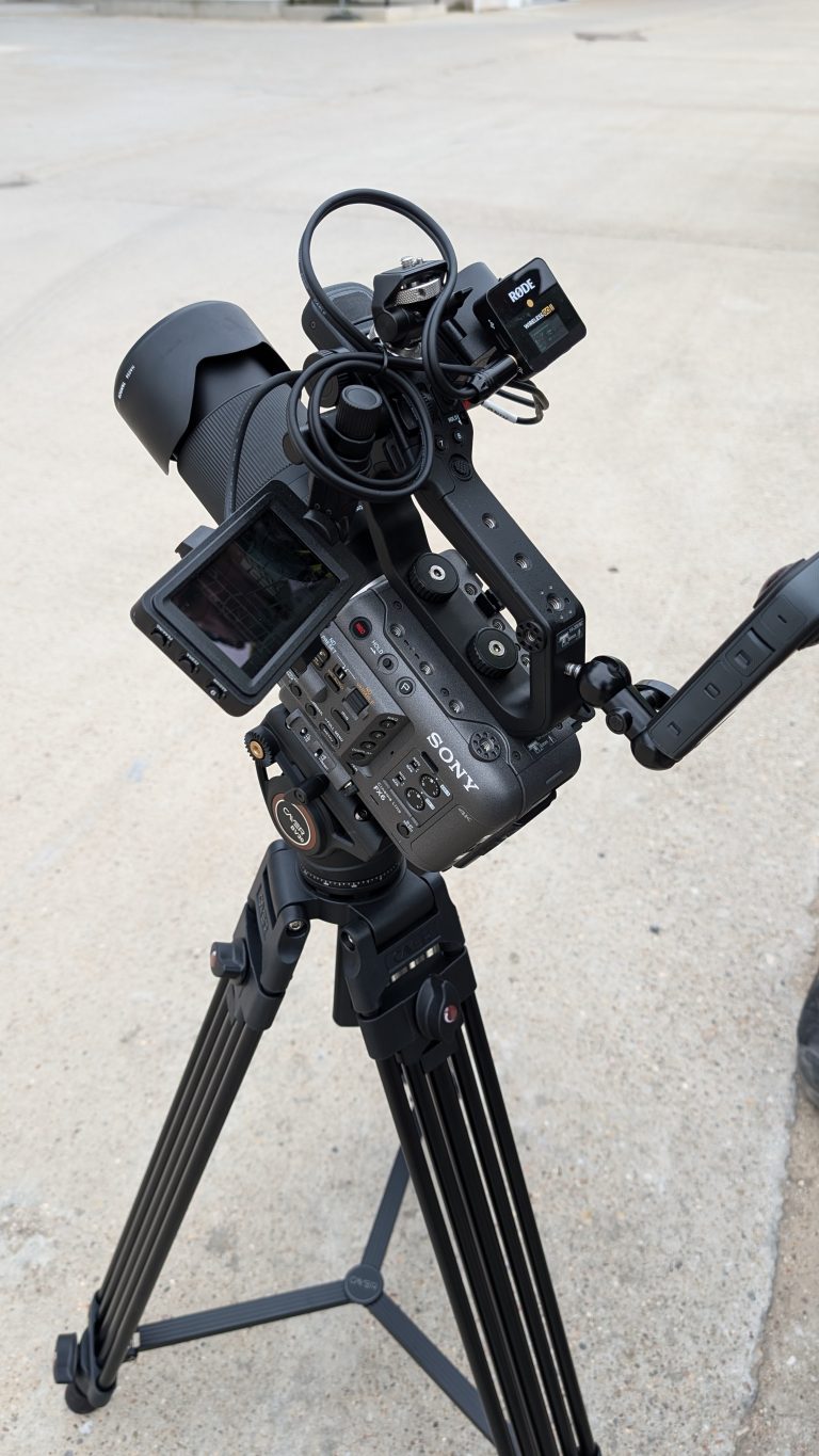 Kamera auf Stativ bei einer Imagefilm Filmproduktion